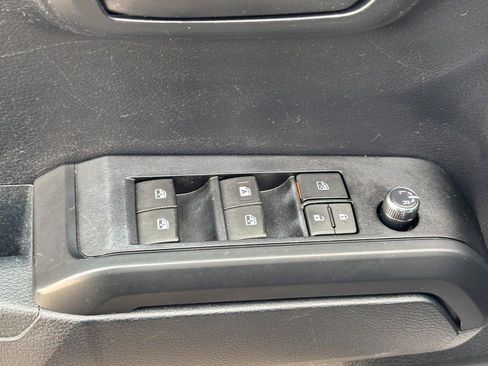 Used 2018 Toyota Tacoma SR image 17