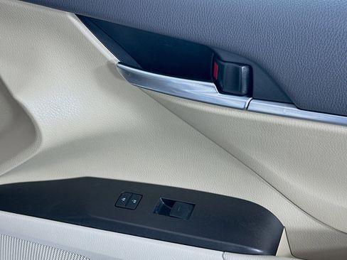 Used 2023 Toyota Camry LE image 28