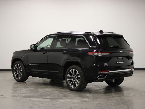 Used 2023 Jeep Grand Cherokee Overland w/ Advanced Protech Group III AWD/4WD image 6