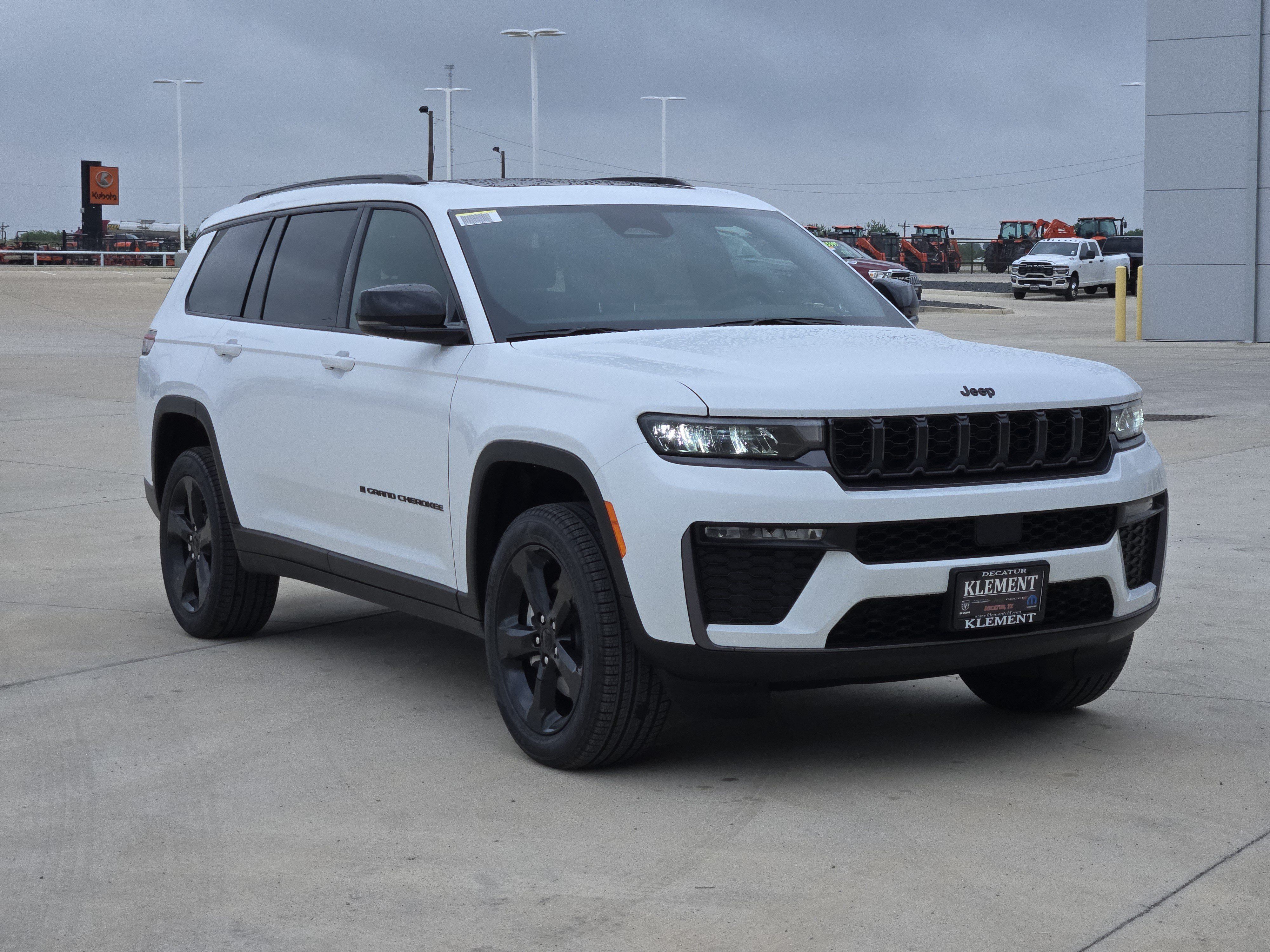 New 2026 Jeep Grand Cherokee L Limited w/ Limited Altitude Package AWD/4WD image 3