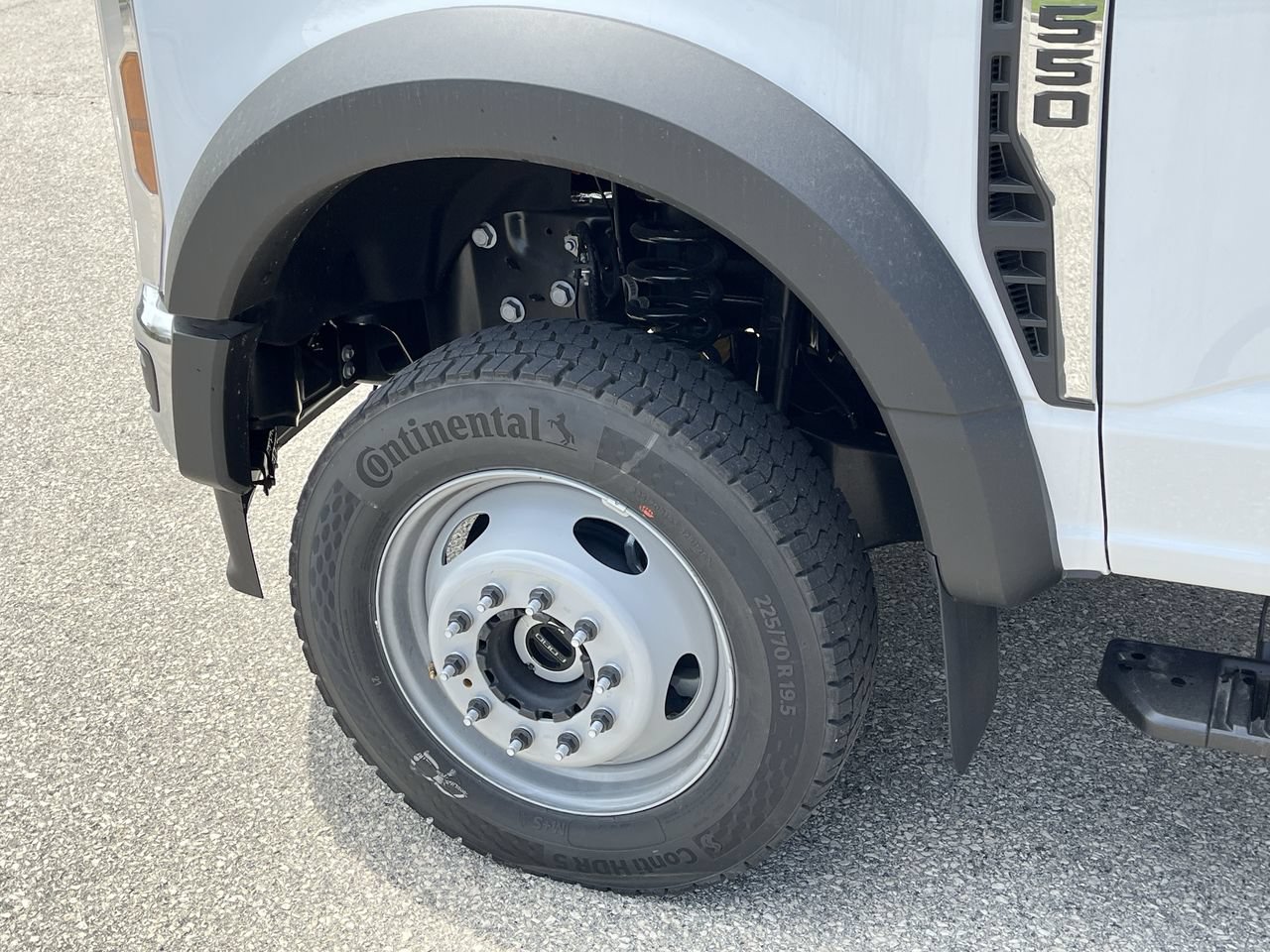 New 2026 Ford F550 4x4 Supercab Super Duty image 28