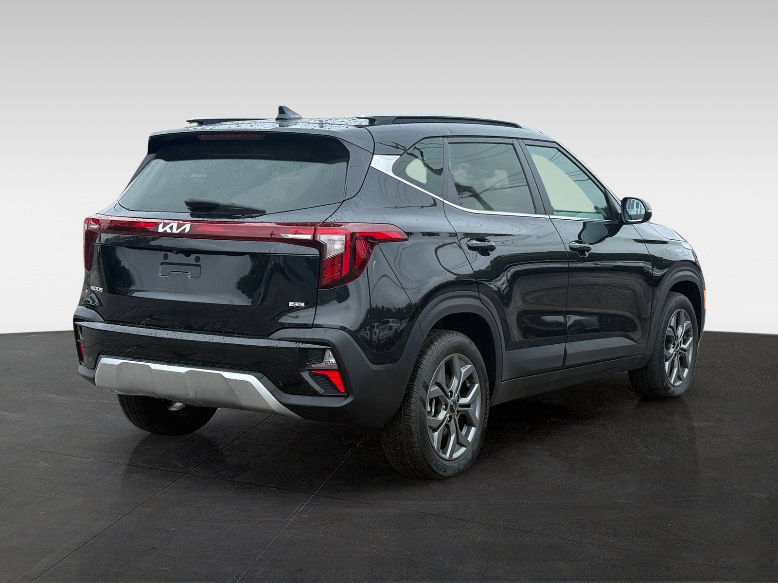 Used 2024 Kia Seltos S AWD/4WD image 5