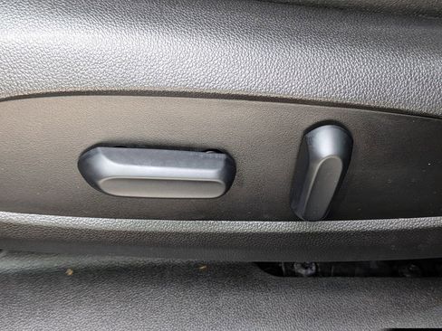 Used 2019 Chevrolet Cruze Premier FWD image 19