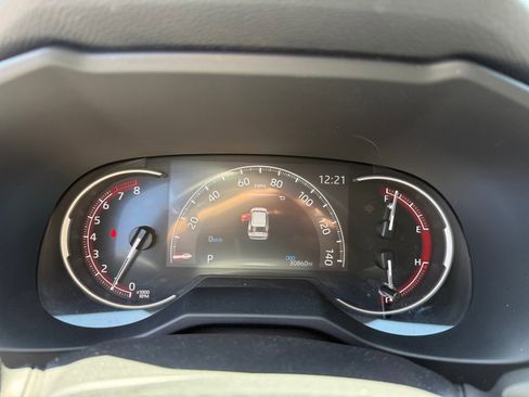 Used 2025 Toyota RAV4 XLE FWD image 11