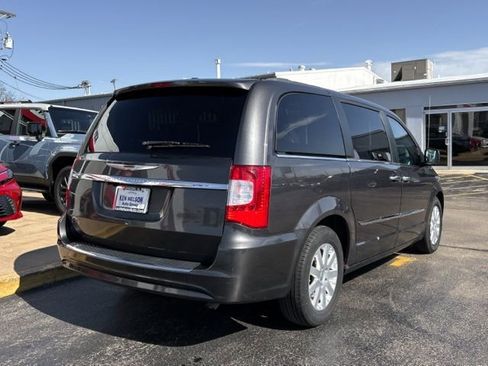 Used 2015 Chrysler Town & Country Touring w/ Driver Convenience Group image 14