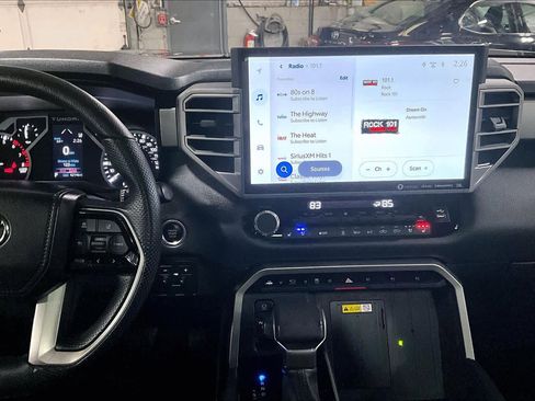 Used 2023 Toyota Tundra Limited image 7