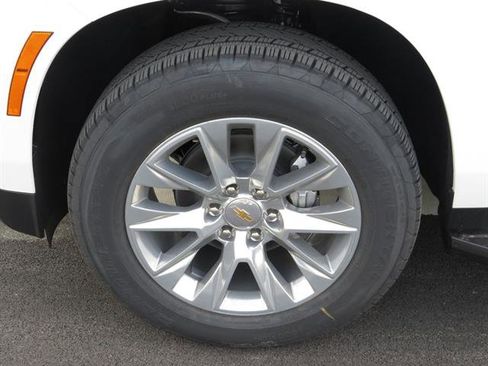 New 2025 Chevrolet Suburban Premier w/ Sun And Tow Package image 13