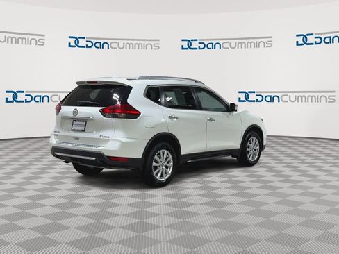 Used 2017 Nissan Rogue SV w/ SV Premium Package AWD/4WD image 8