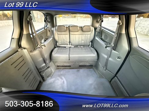 Used 2005 Chrysler Town & Country Touring w/ Luxury Group image 36