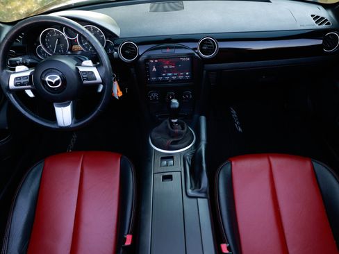 Used 2006 MAZDA MX-5 Miata Sport image 16