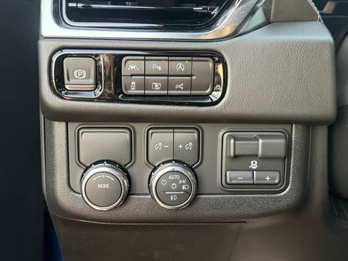 New 2026 GMC Yukon XL Denali w/ Denali Reserve Package image 19