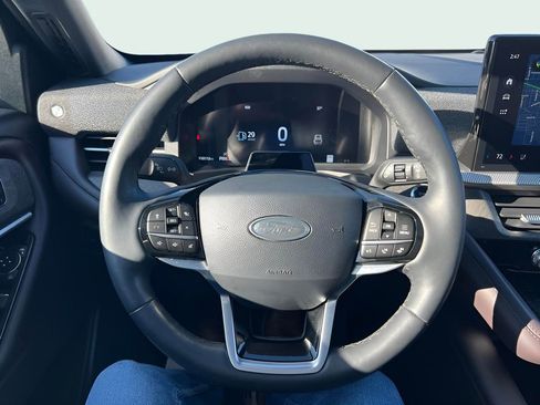 Used 2025 Ford Explorer Platinum w/ LUX Leather Package image 34