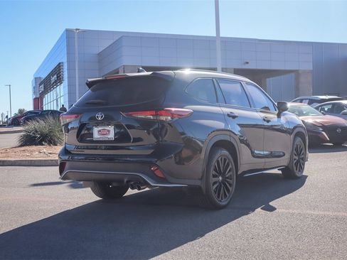 Used 2024 Toyota Highlander XSE image 5