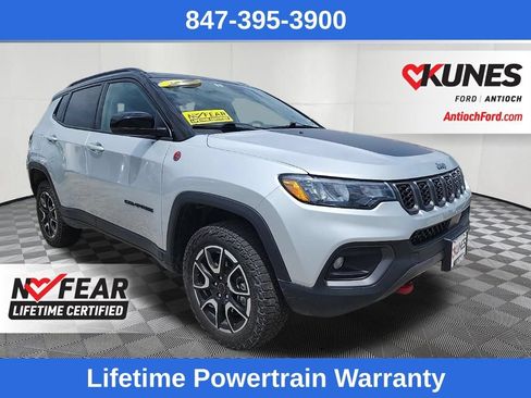 Used 2025 Jeep Compass Trailhawk AWD/4WD image 1