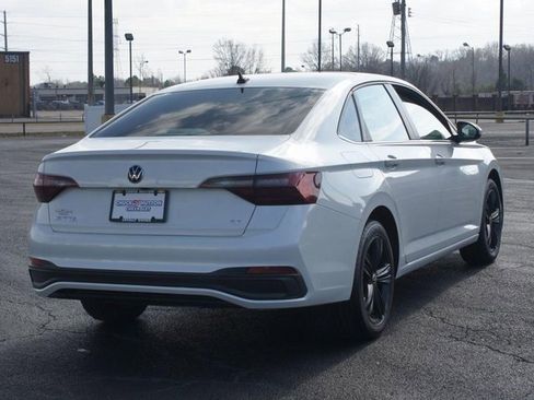 Used 2023 Volkswagen Jetta SE w/ Panoramic Sunroof Package image 20