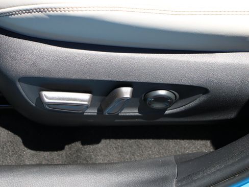 Used 2020 Toyota RAV4 XLE Premium FWD image 27