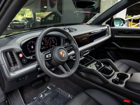 New 2026 Porsche Cayenne Coupe image 4