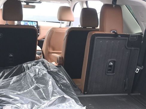 New 2026 Nissan Pathfinder Platinum image 23