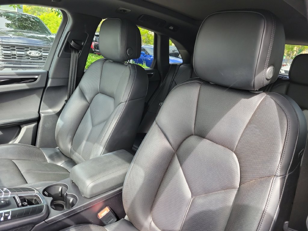 Used 2018 Porsche Macan AWD/4WD image 25