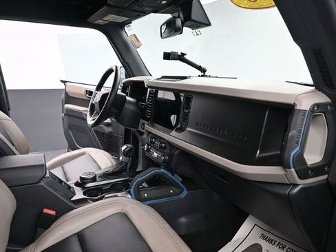 Used 2023 Ford Bronco Wildtrak AWD/4WD image 12