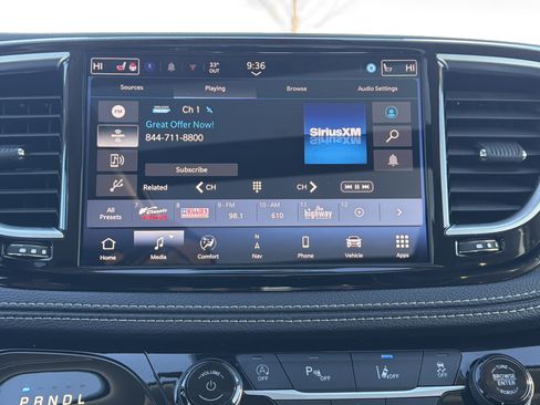 Used 2024 Chrysler Pacifica Limited image 11