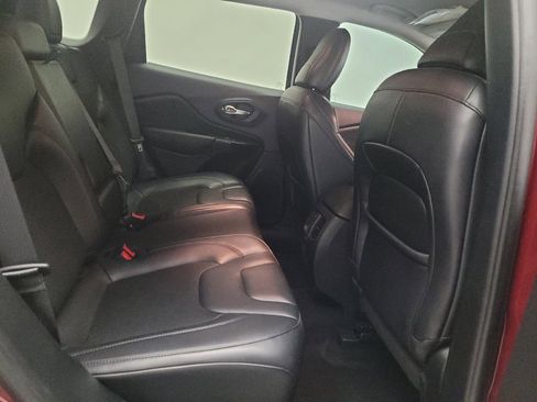Used 2020 Jeep Cherokee Latitude Plus FWD image 19