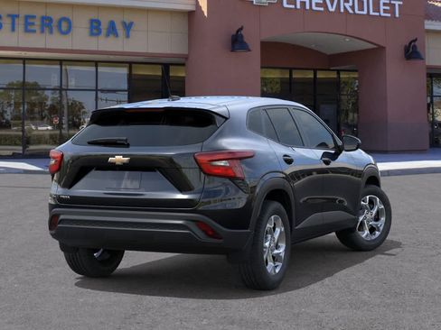 New 2026 Chevrolet Trax LS w/ LS Convenience Package FWD image 4