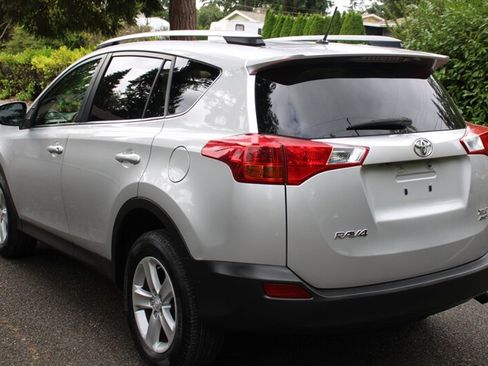 Used 2013 Toyota RAV4 XLE AWD/4WD image 4