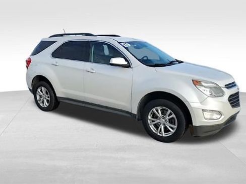 Used 2017 Chevrolet Equinox LT w/ Convenience Package image 9