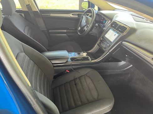 Used 2017 Ford Fusion SE w/ Fusion SE Technology Package image 10