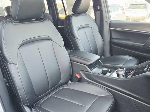 New 2025 Jeep Grand Cherokee Limited w/ Black Appearance Package AWD/4WD image 17