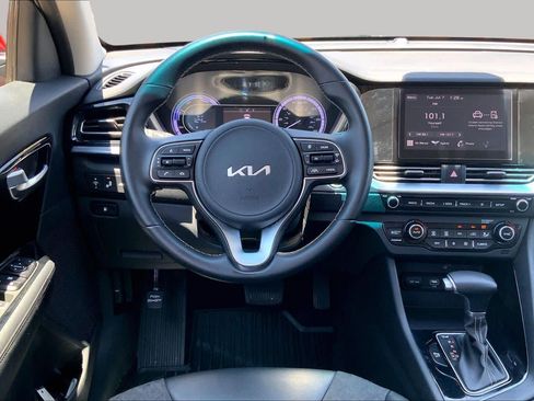 Used 2022 Kia Niro LXS FWD image 5