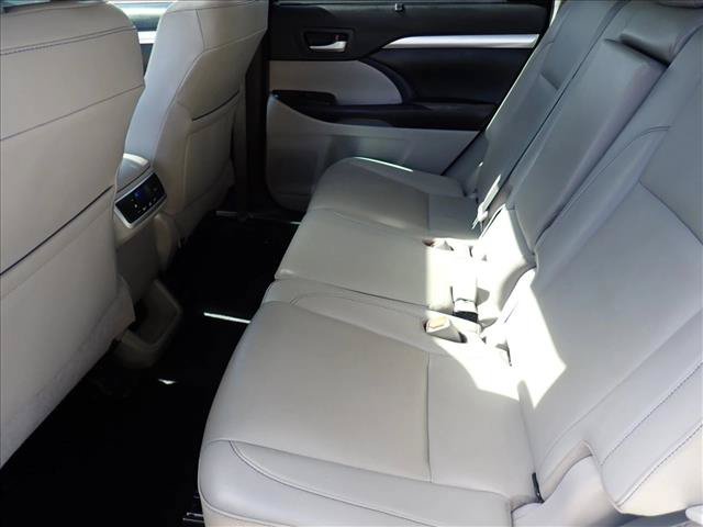 Certified 2019 Toyota Highlander XLE AWD/4WD image 10