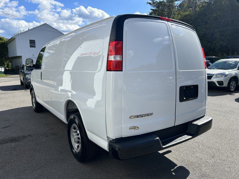 Used 2026 Chevrolet Express 2500 RWD image 5