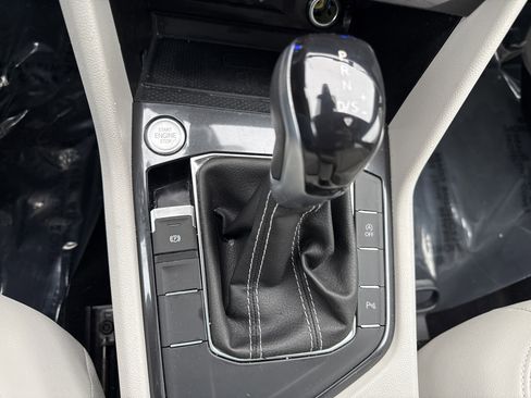 Used 2023 Volkswagen Tiguan SE R-Line image 22