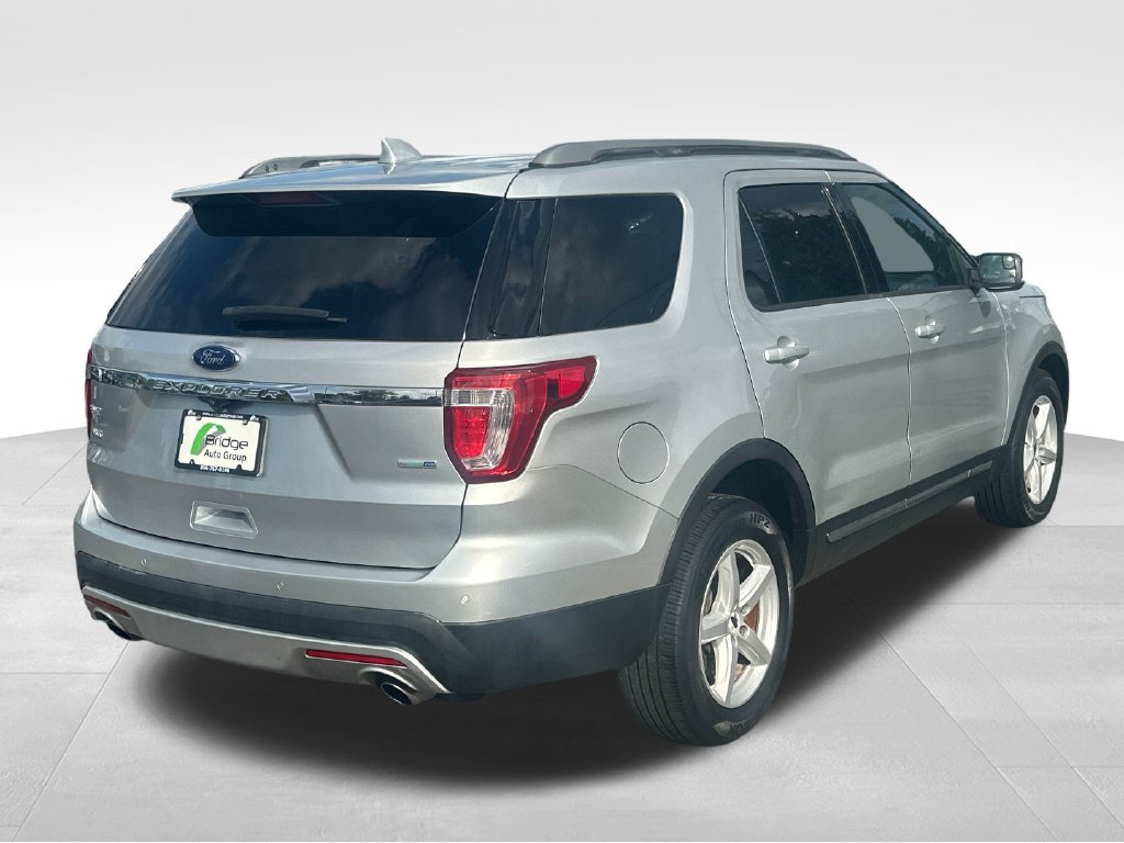Used 2016 Ford Explorer XLT w/ Equipment Group 202A AWD/4WD image 6