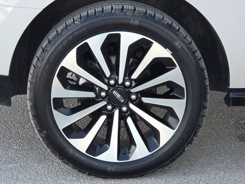 Used 2024 Lincoln Navigator Reserve image 9