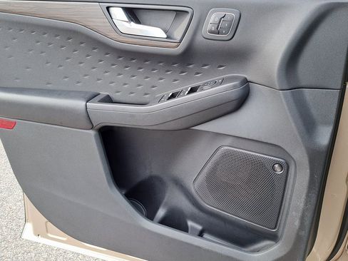 Used 2020 Ford Escape Titanium w/ Titanium Premium Package 2.0 image 22