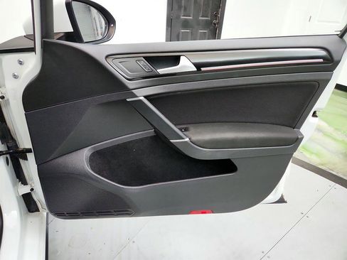Used 2017 Volkswagen GTI SE image 25
