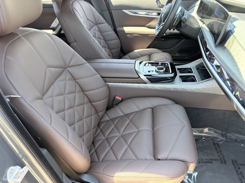 Used 2026 BMW 740i w/ Premium Package RWD image 11