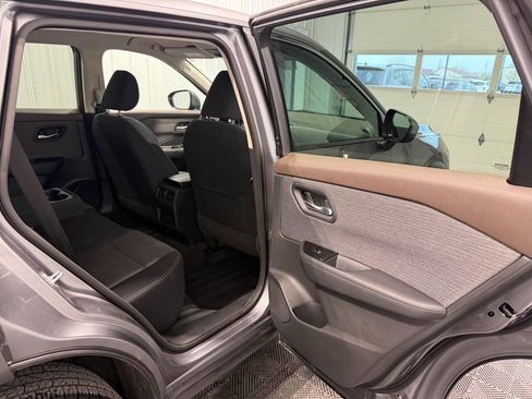 Used 2023 Nissan Rogue SV AWD/4WD image 12