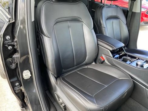 Used 2023 Jeep Grand Cherokee Limited AWD/4WD image 37
