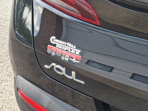 Used 2020 Kia Soul LX FWD image 23
