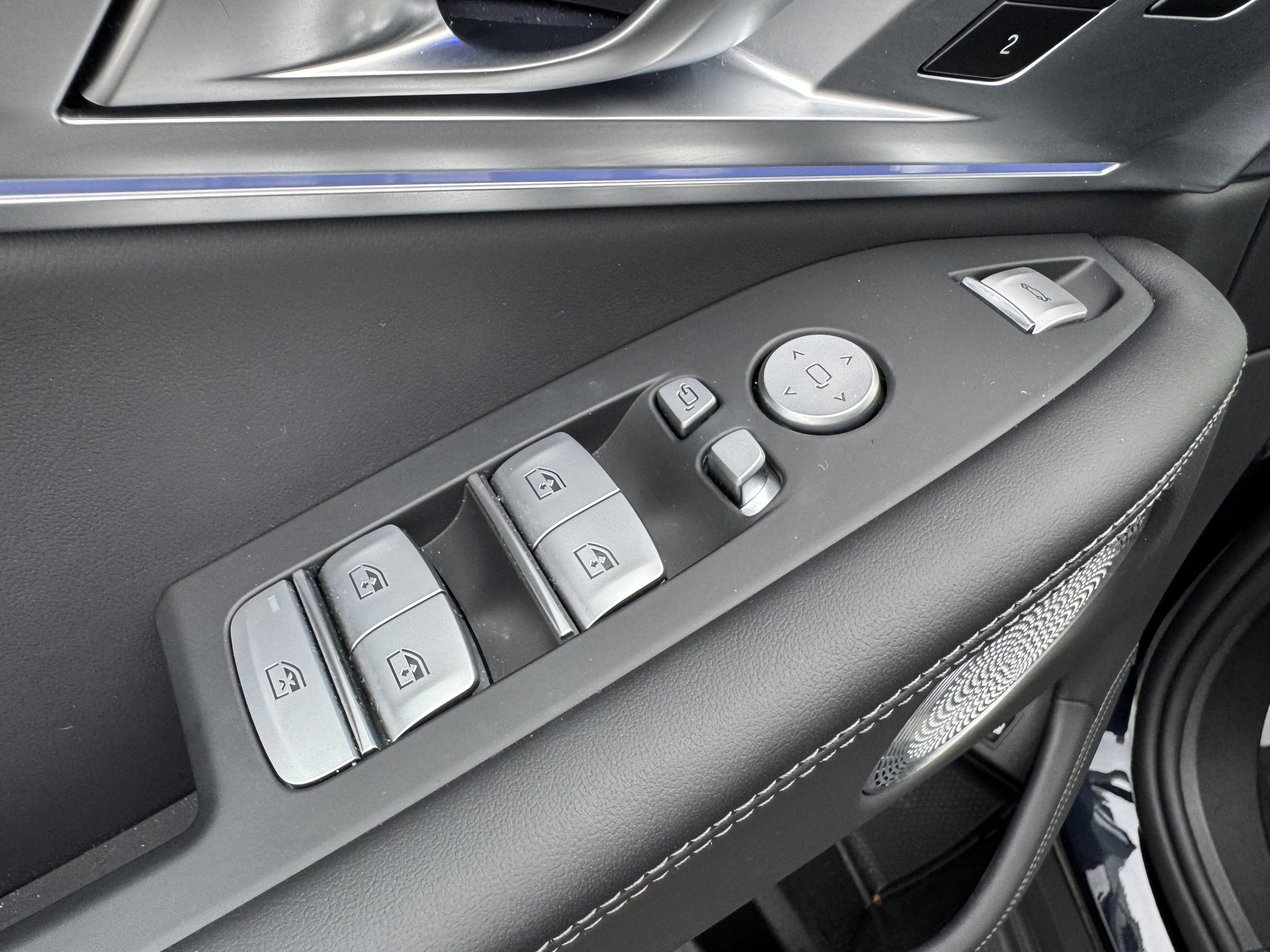 Used 2024 BMW XM AWD/4WD image 12