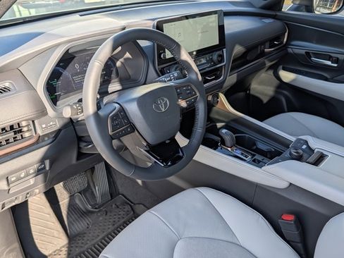 Used 2026 Toyota Grand Highlander AWD Hybrid image 2