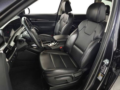 Used 2025 Kia Telluride LX FWD image 16