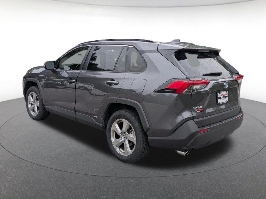 Used 2021 Toyota RAV4 XLE Premium AWD/4WD image 4