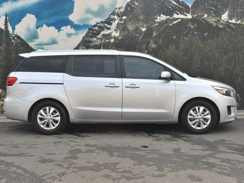 Used 2016 Kia Sedona LX w/ LX Convenience Package FWD image 2