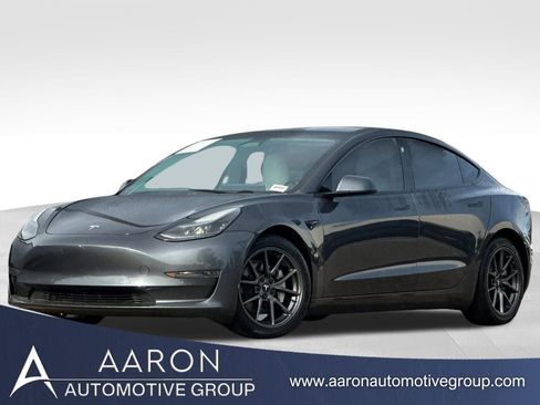 Used 2021 Tesla Model 3 Standard Range Plus image 1