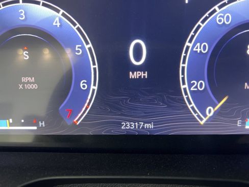 Used 2025 Jeep Grand Cherokee Altitude image 11